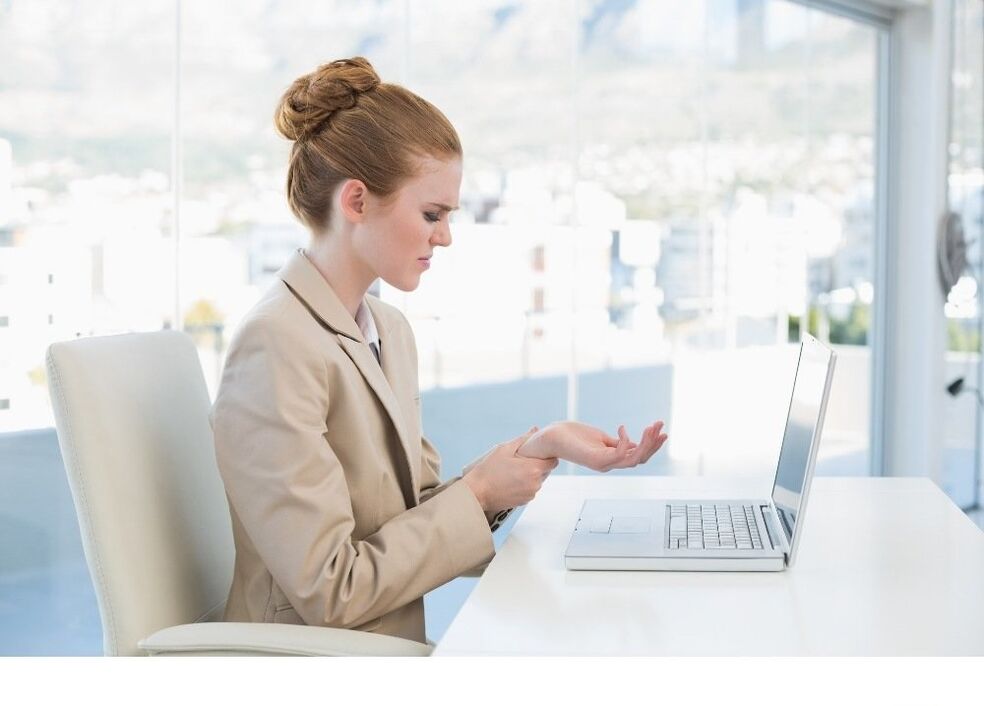 Symptoms of arthrosis joint hand for work on a computer